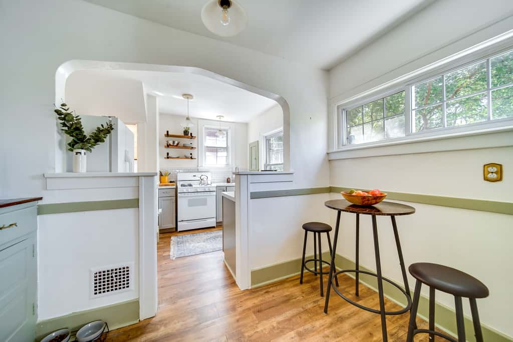 Historic Detroit Bungalow: Pet & Family Friendly
