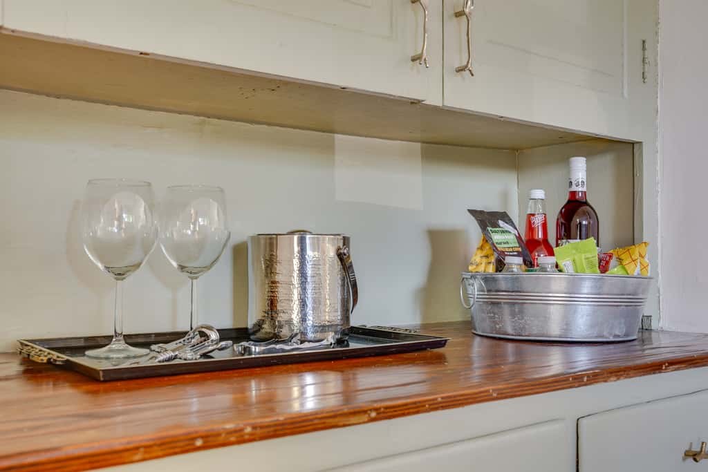 Historic Detroit Bungalow: Pet & Family Friendly
