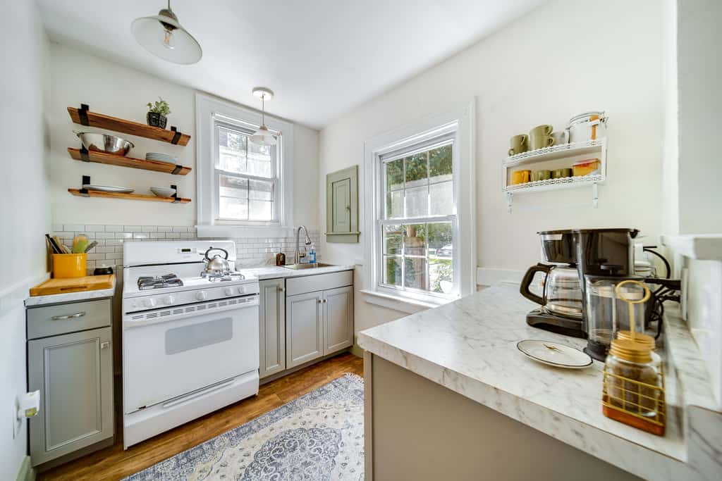 Historic Detroit Bungalow: Pet & Family Friendly