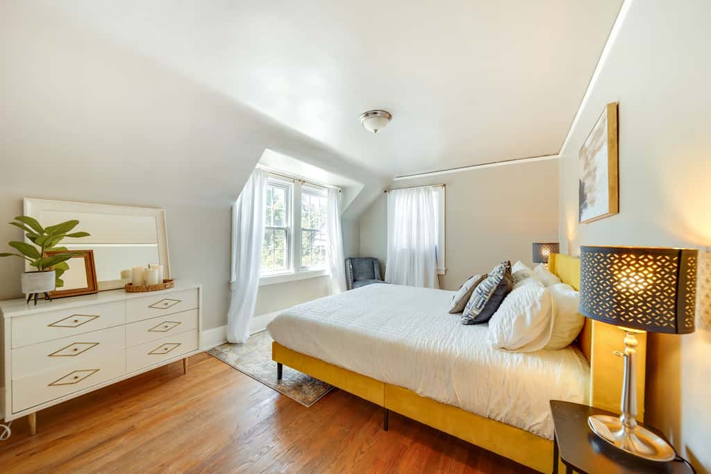 Historic Detroit Bungalow: Pet & Family Friendly