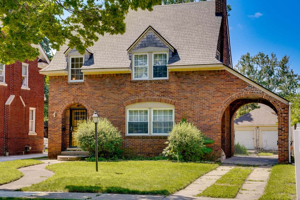 Historic Detroit Bungalow: Pet & Family Friendly