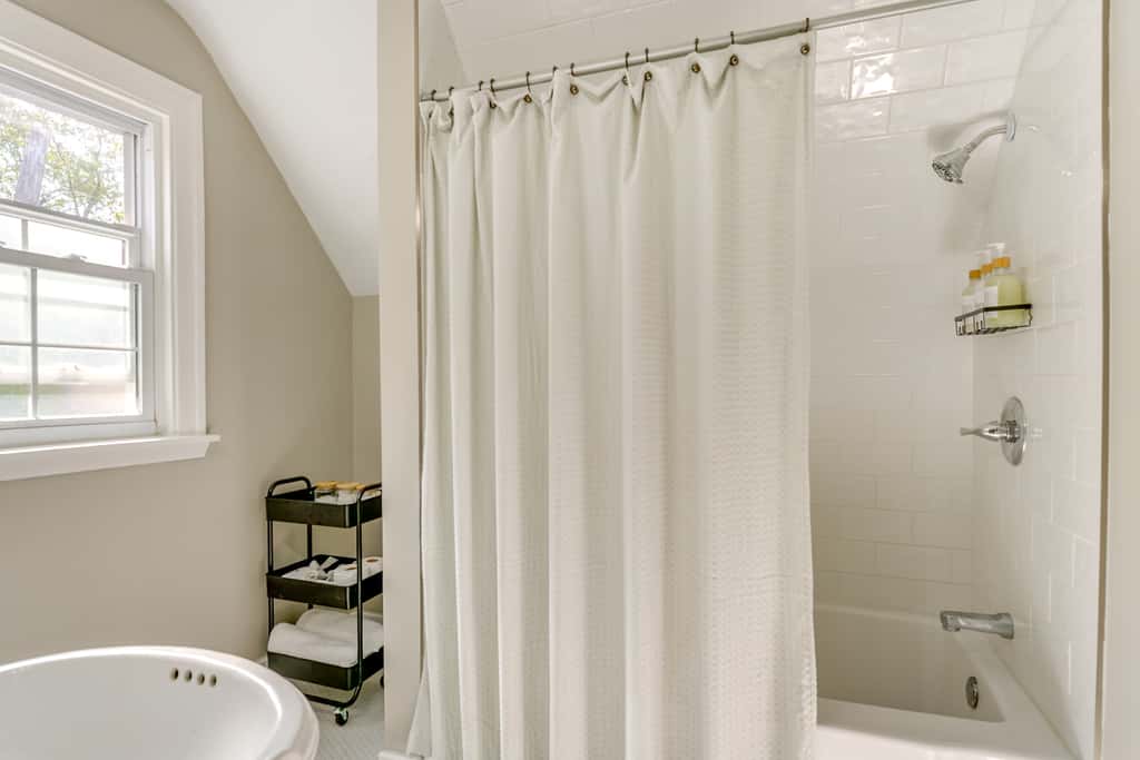 Historic Detroit Bungalow: Pet & Family Friendly