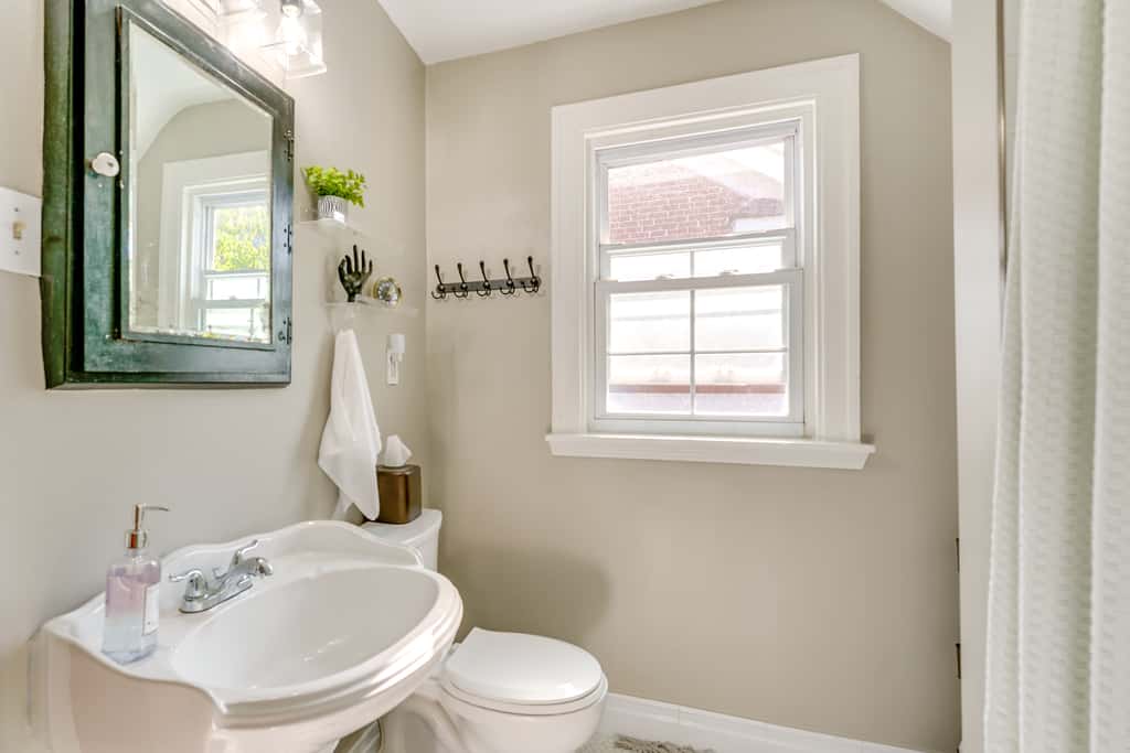 Historic Detroit Bungalow: Pet & Family Friendly