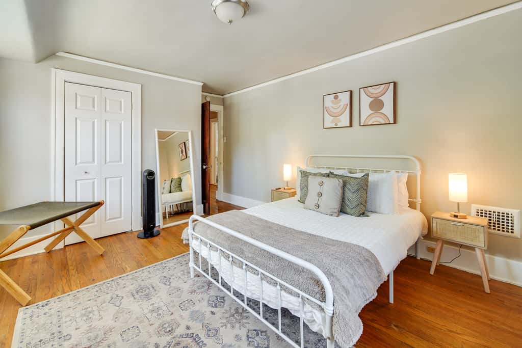 Historic Detroit Bungalow: Pet & Family Friendly