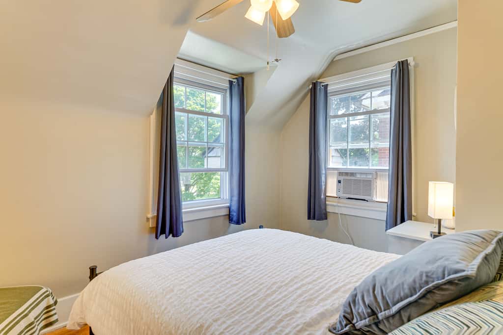 Historic Detroit Bungalow: Pet & Family Friendly