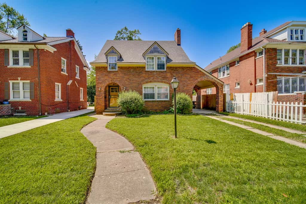 Historic Detroit Bungalow: Pet & Family Friendly