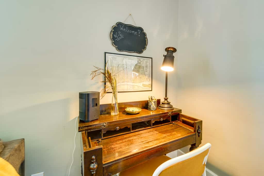 Historic Detroit Bungalow: Pet & Family Friendly