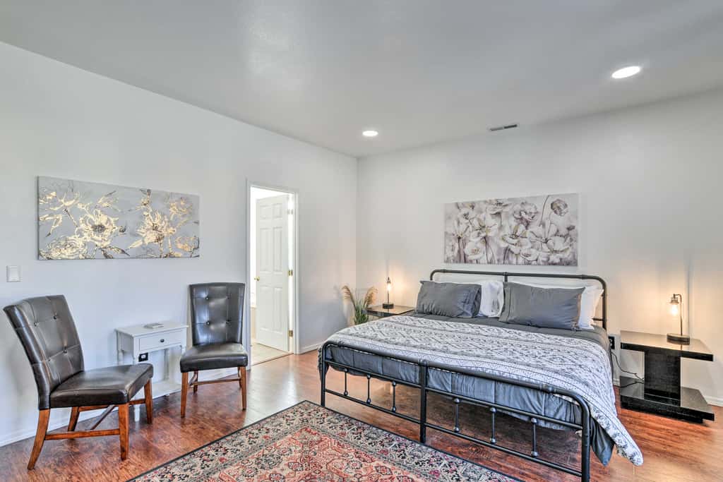Alluring Home w/ Fire Pit < 1/2 Mi to OIT!