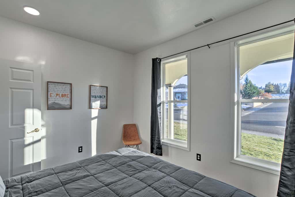 Alluring Home w/ Fire Pit < 1/2 Mi to OIT!