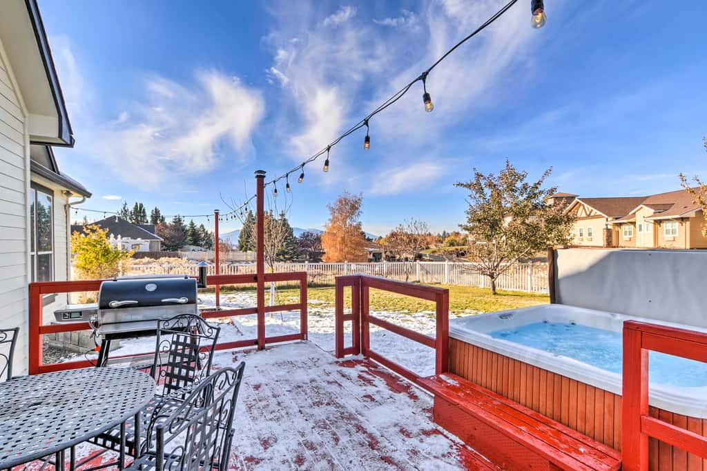 Alluring Home w/ Fire Pit < 1/2 Mi to OIT!