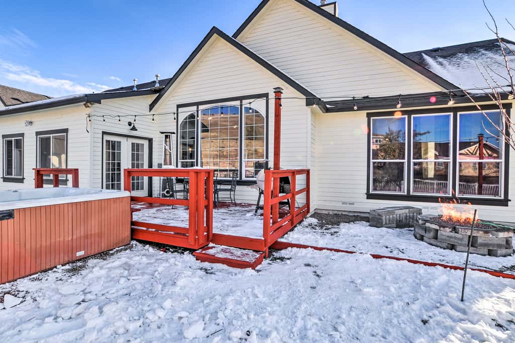 Alluring Home w/ Fire Pit < 1/2 Mi to OIT!