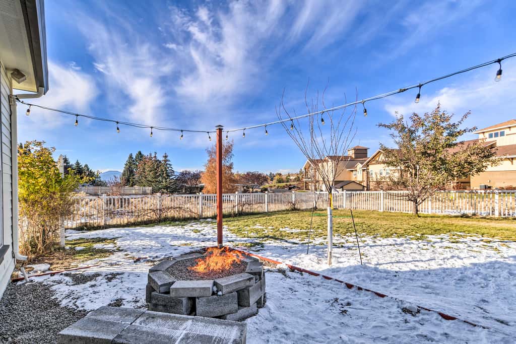 Alluring Home w/ Fire Pit < 1/2 Mi to OIT!