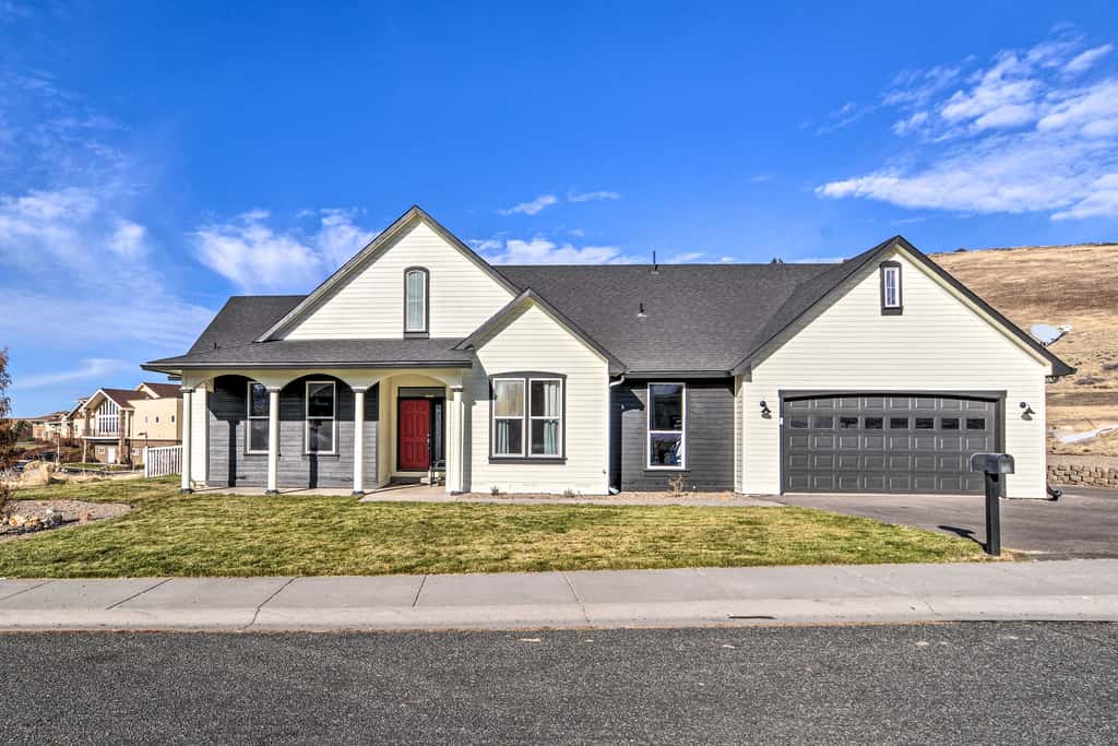 Alluring Home w/ Fire Pit < 1/2 Mi to OIT!