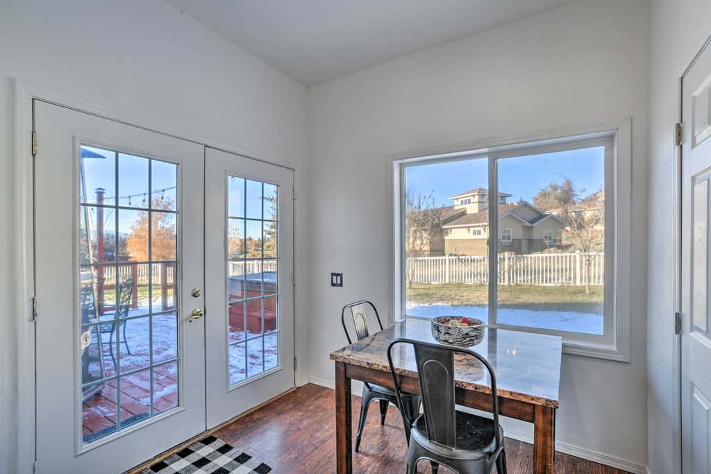 Alluring Home w/ Fire Pit < 1/2 Mi to OIT!