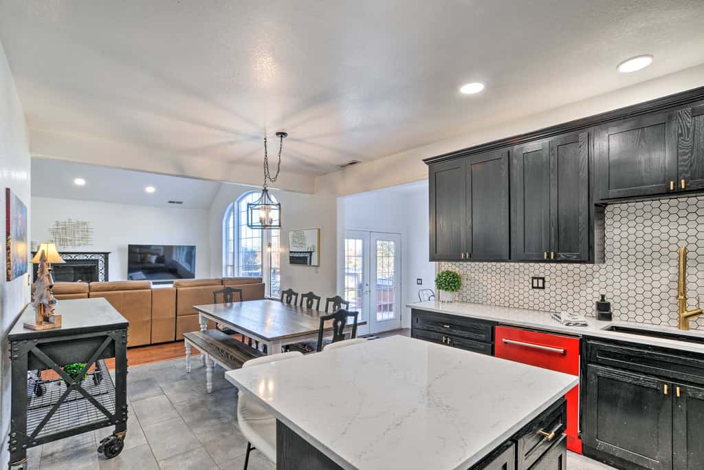 Alluring Home w/ Fire Pit < 1/2 Mi to OIT!
