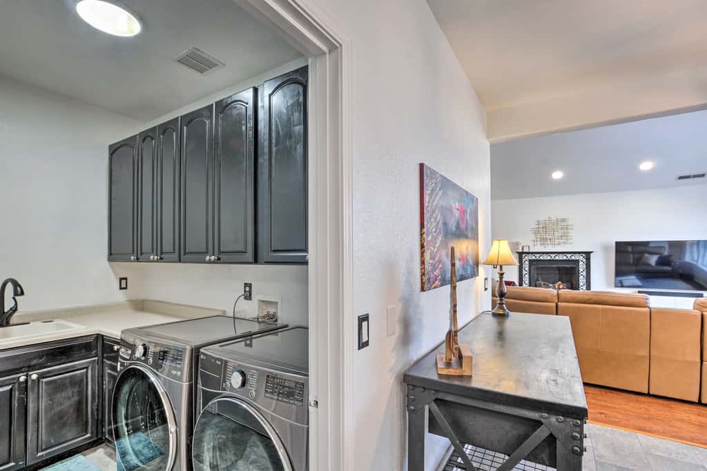 Alluring Home w/ Fire Pit < 1/2 Mi to OIT!