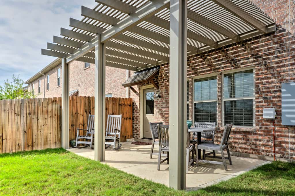 College Station Townhouse w/ Private Patio