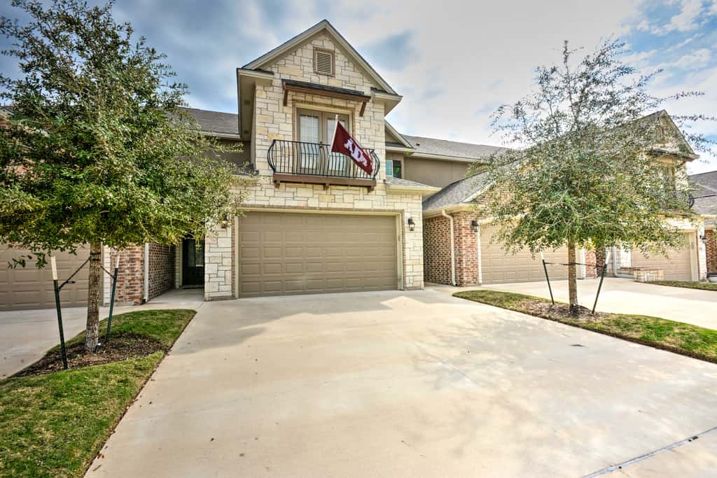 College Station Townhouse w/ Private Patio