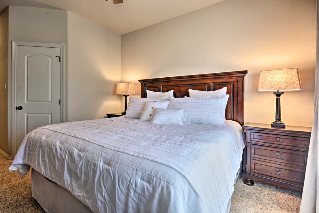 College Station Townhouse w/ Private Patio
