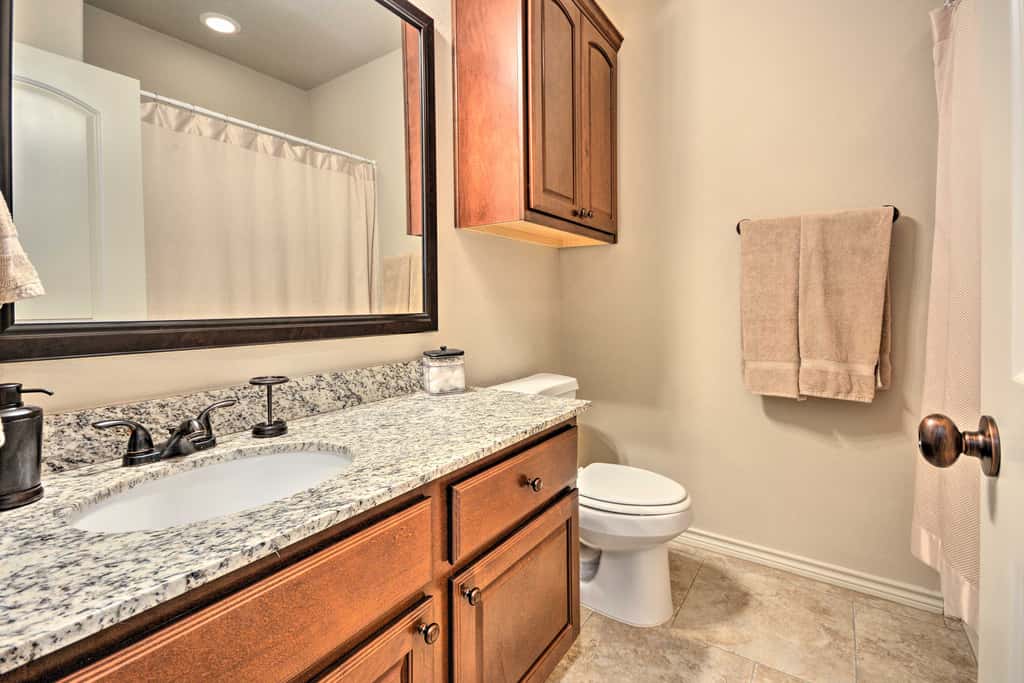 College Station Townhouse w/ Private Patio