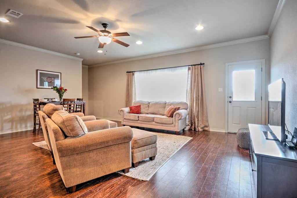 College Station Townhouse w/ Private Patio