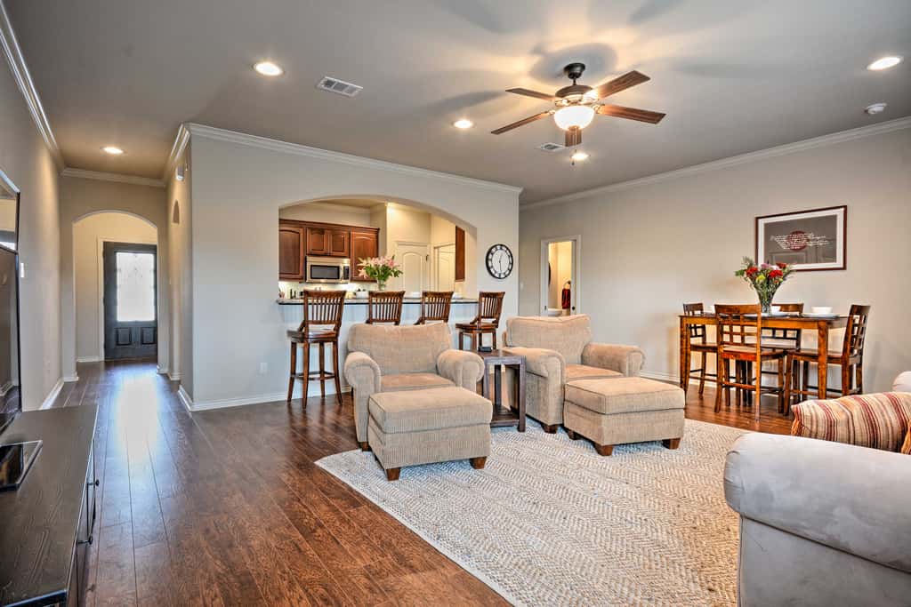 College Station Townhouse w/ Private Patio
