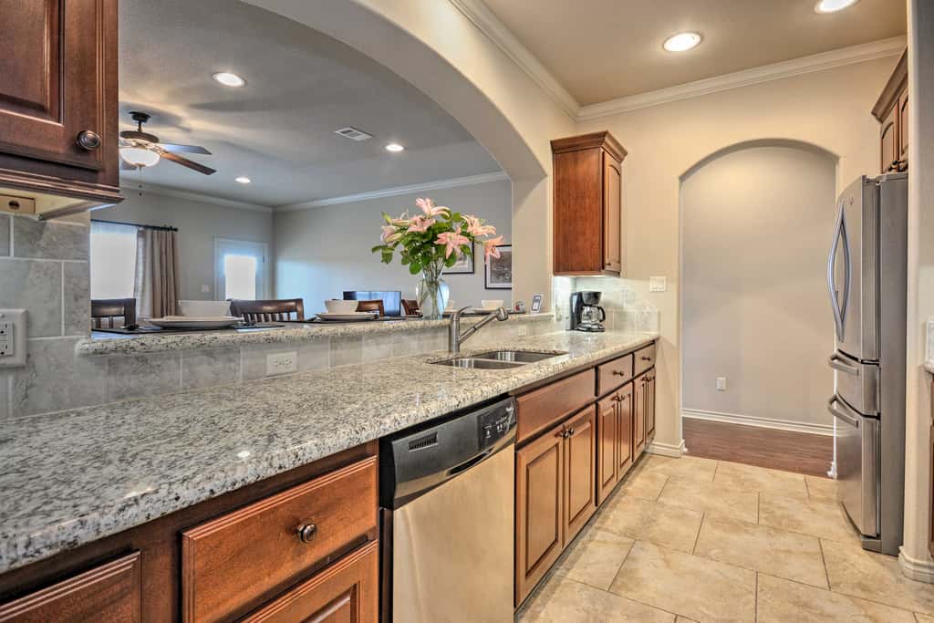 College Station Townhouse w/ Private Patio