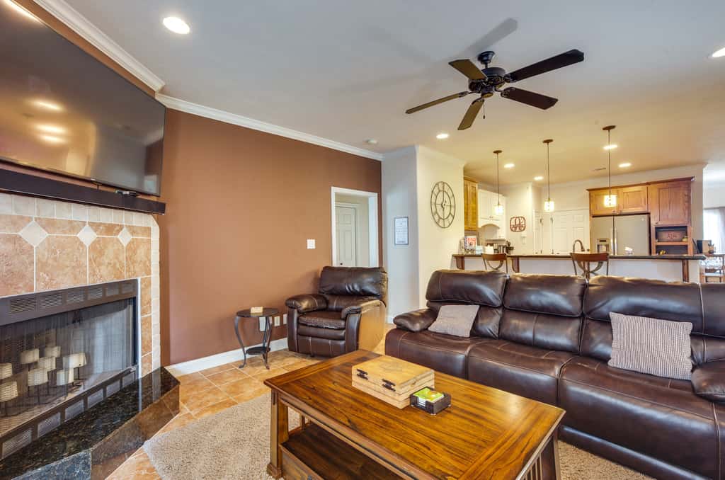 College Station Family Home: 3 Mi to Texas A & M!