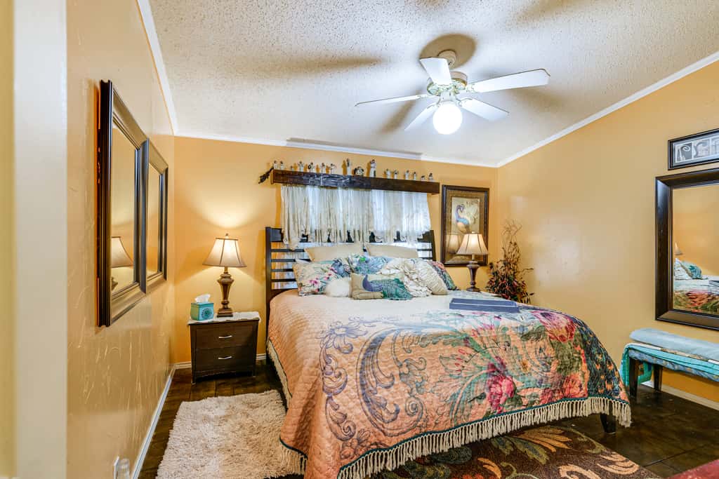 College Station Getaway w/ Hot Tub & Courtyard!