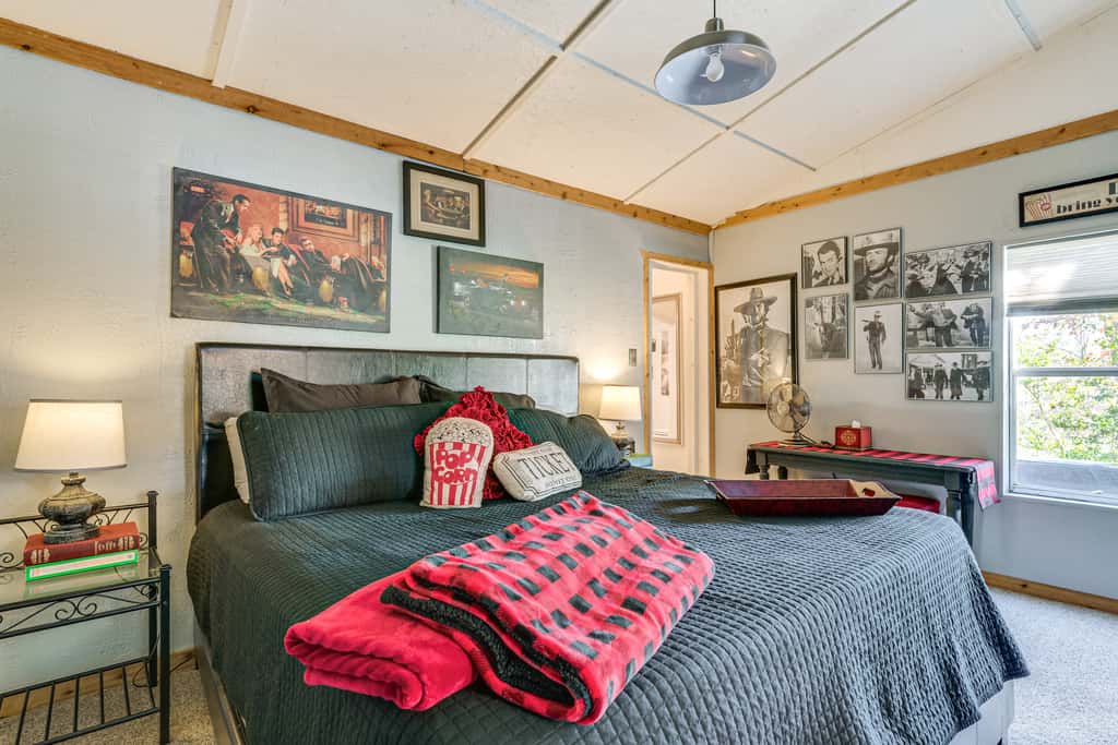 College Station Getaway w/ Hot Tub & Courtyard!
