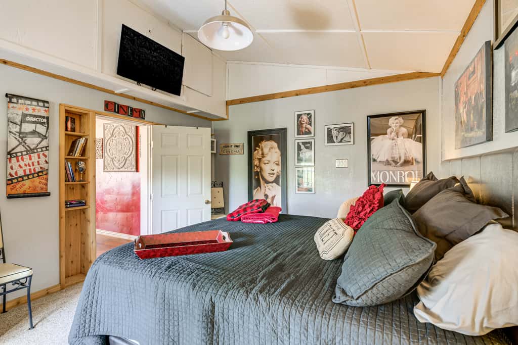 College Station Getaway w/ Hot Tub & Courtyard!