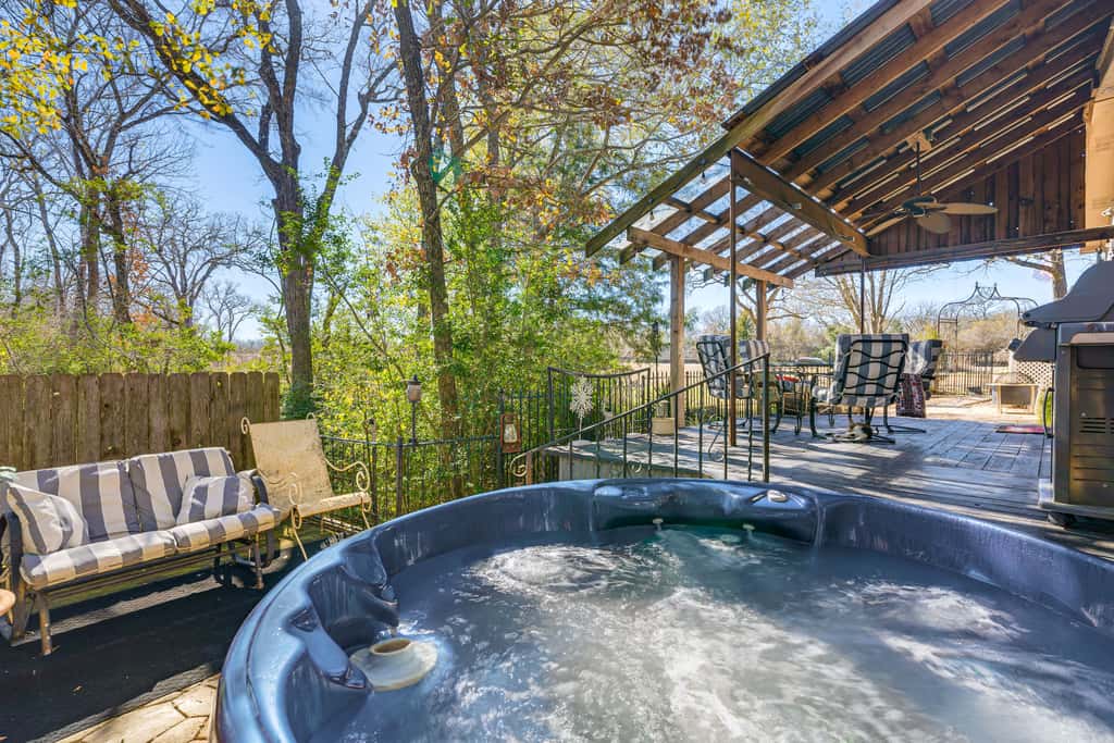 College Station Getaway w/ Hot Tub & Courtyard!