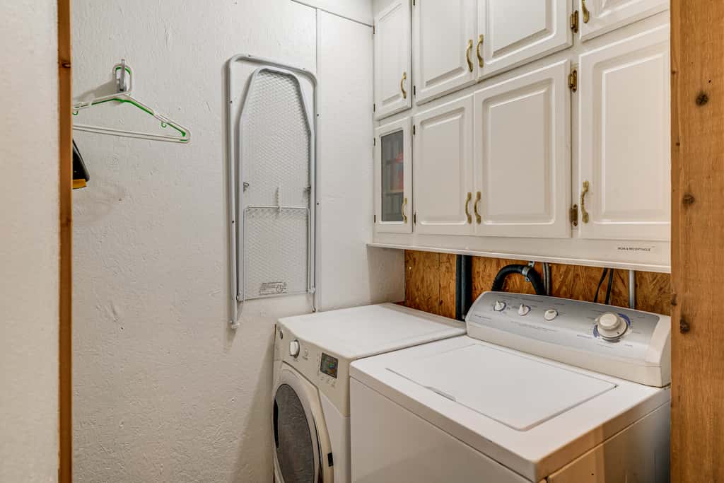 College Station Getaway w/ Hot Tub & Courtyard!