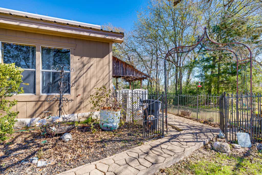 College Station Getaway w/ Hot Tub & Courtyard!