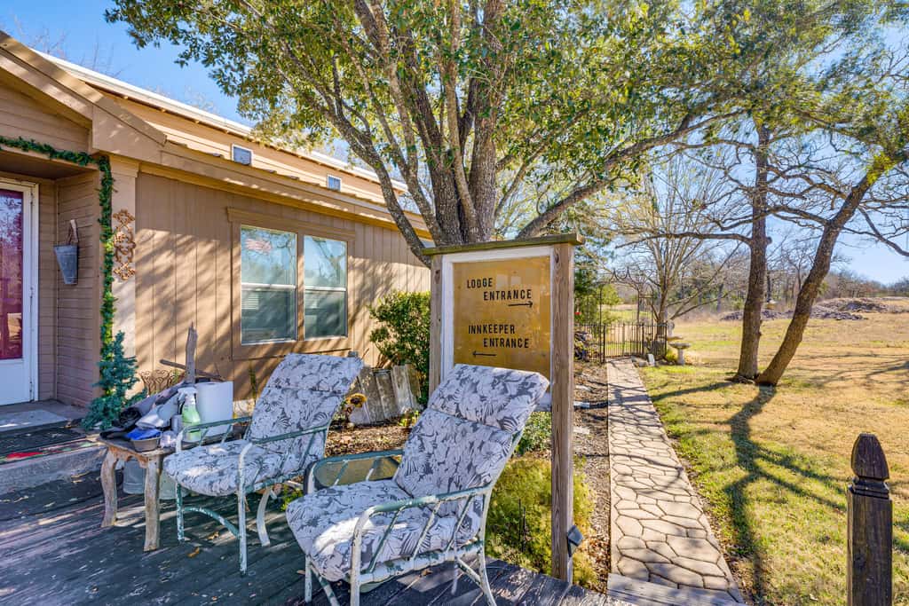 College Station Getaway w/ Hot Tub & Courtyard!