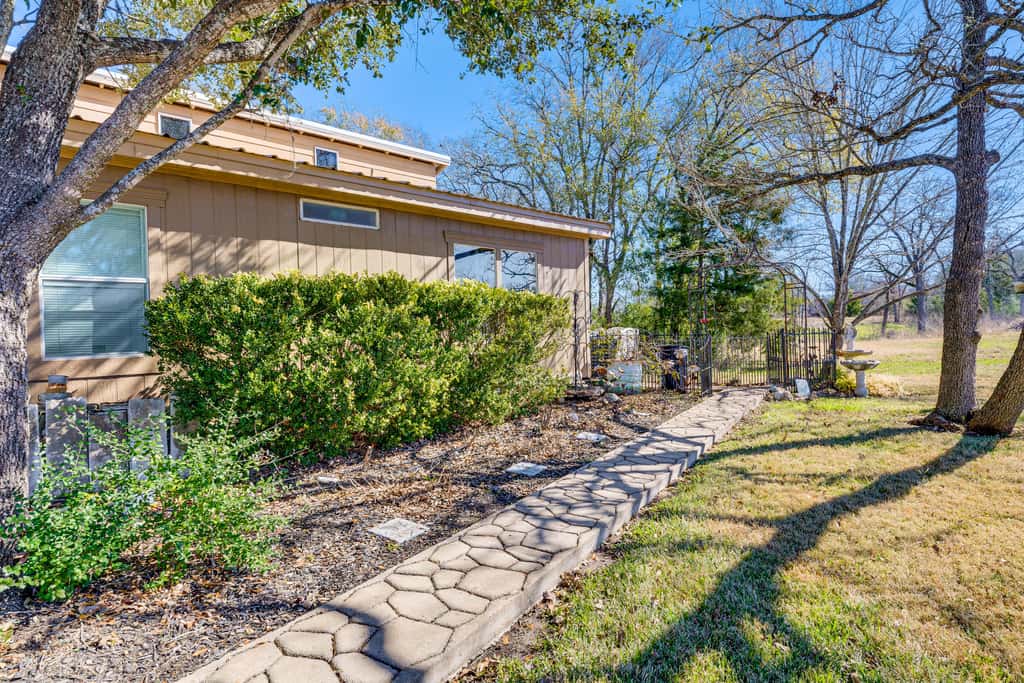 College Station Getaway w/ Hot Tub & Courtyard!