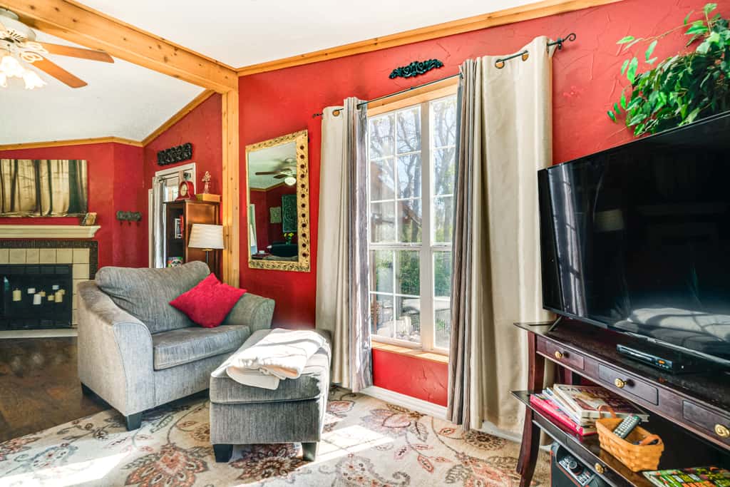 College Station Getaway w/ Hot Tub & Courtyard!