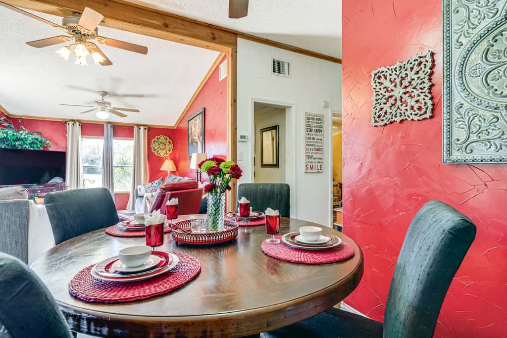 College Station Getaway w/ Hot Tub & Courtyard!