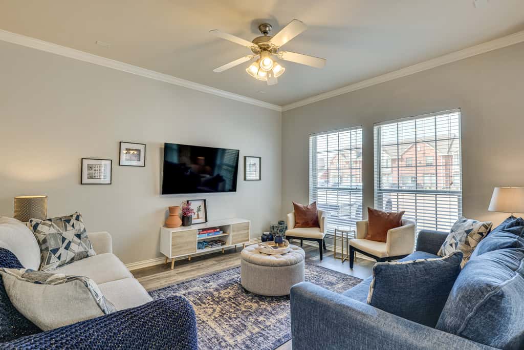 Central College Station Townhome w/ Community Pool