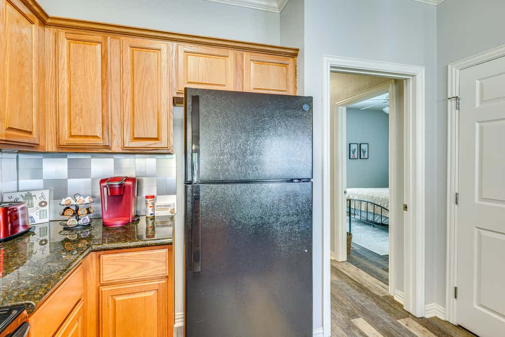 Central College Station Townhome w/ Community Pool