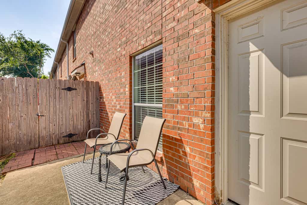 Central College Station Townhome w/ Community Pool