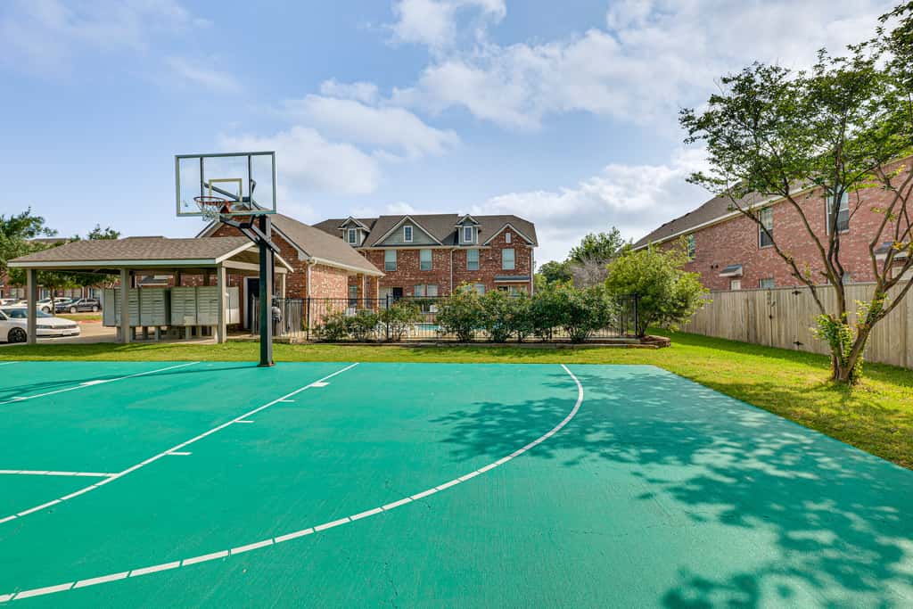 Central College Station Townhome w/ Community Pool