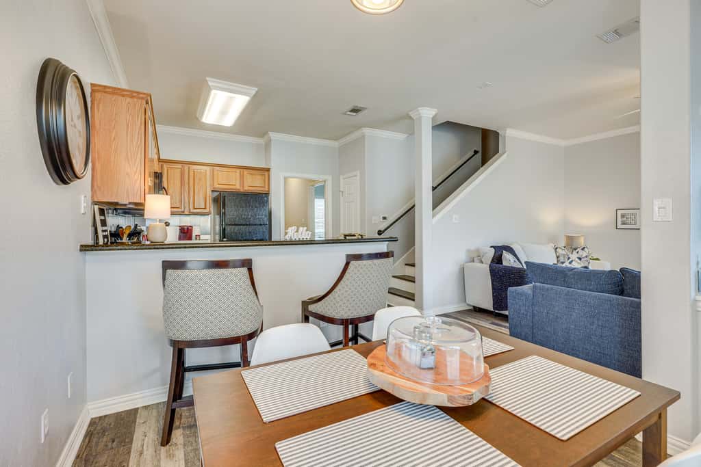 Central College Station Townhome w/ Community Pool
