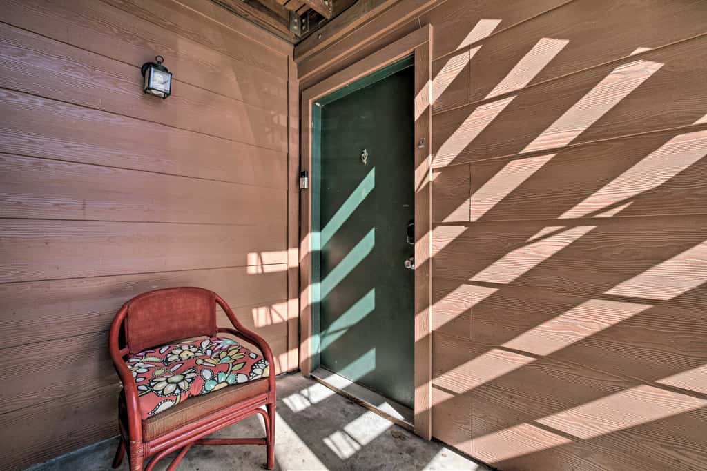Game Day Retreat: Pool Access, 2 Mi to Texas A & M