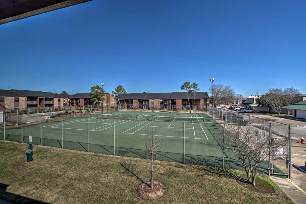 Game Day Retreat: Pool Access, 2 Mi to Texas A & M