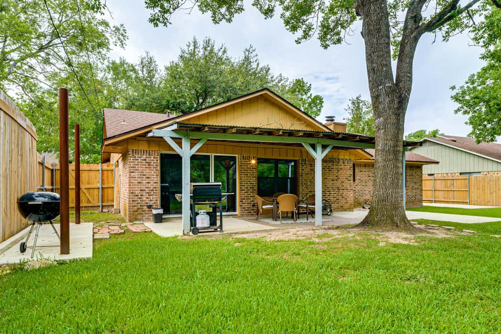 4 Mi to Texas A&M! Cozy Home Away From Home