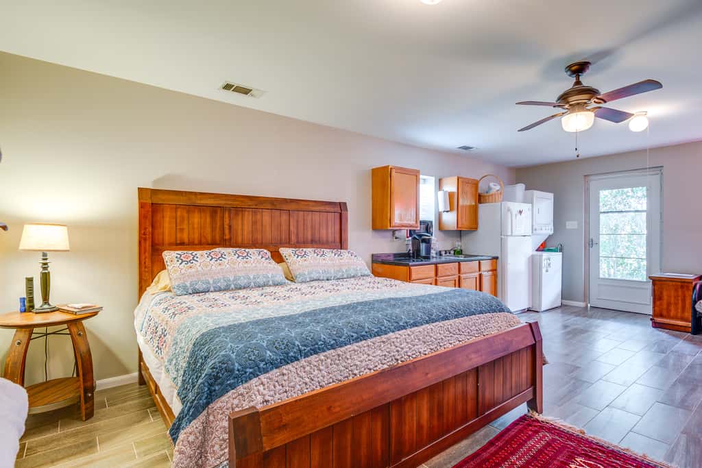 2 Mi to 7f Lodge & Events: Rural Retreat!