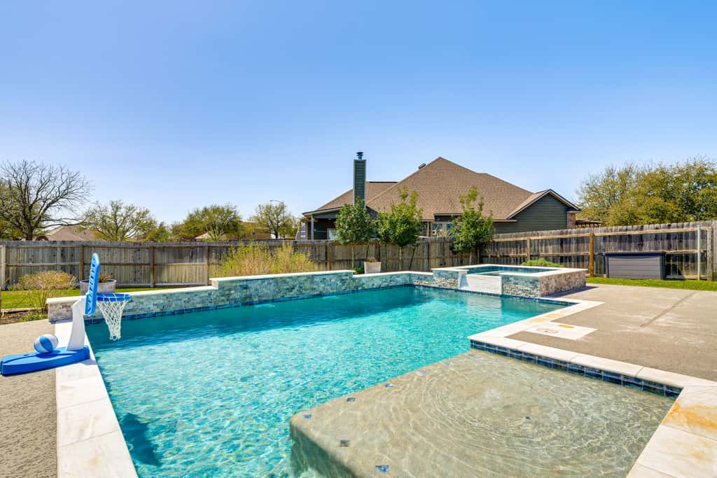 Private Pool & Hot Tub: 'Wild Horse' Home!