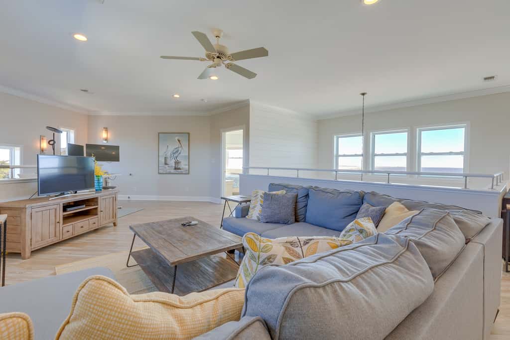 Ocean Springs 'Magnolia Beach House' on Pvt Beach!