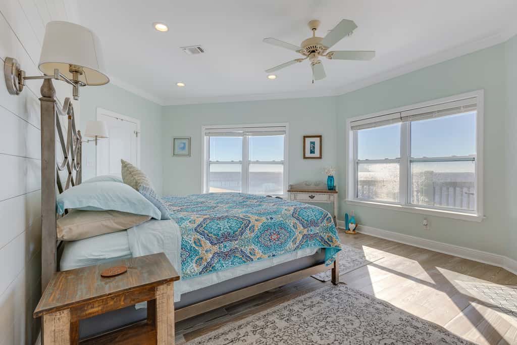 Ocean Springs 'Magnolia Beach House' on Pvt Beach!